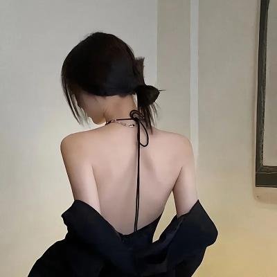 带子狼 在那双小手中封面